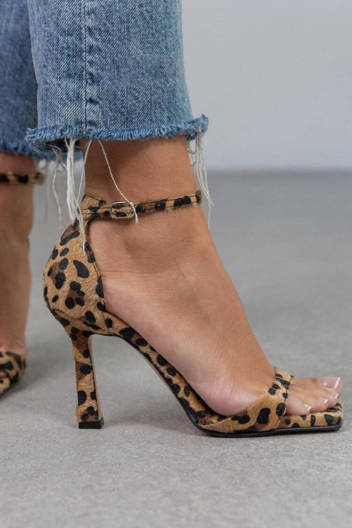 SAFIYA – LEOPARD STRAP HEEL