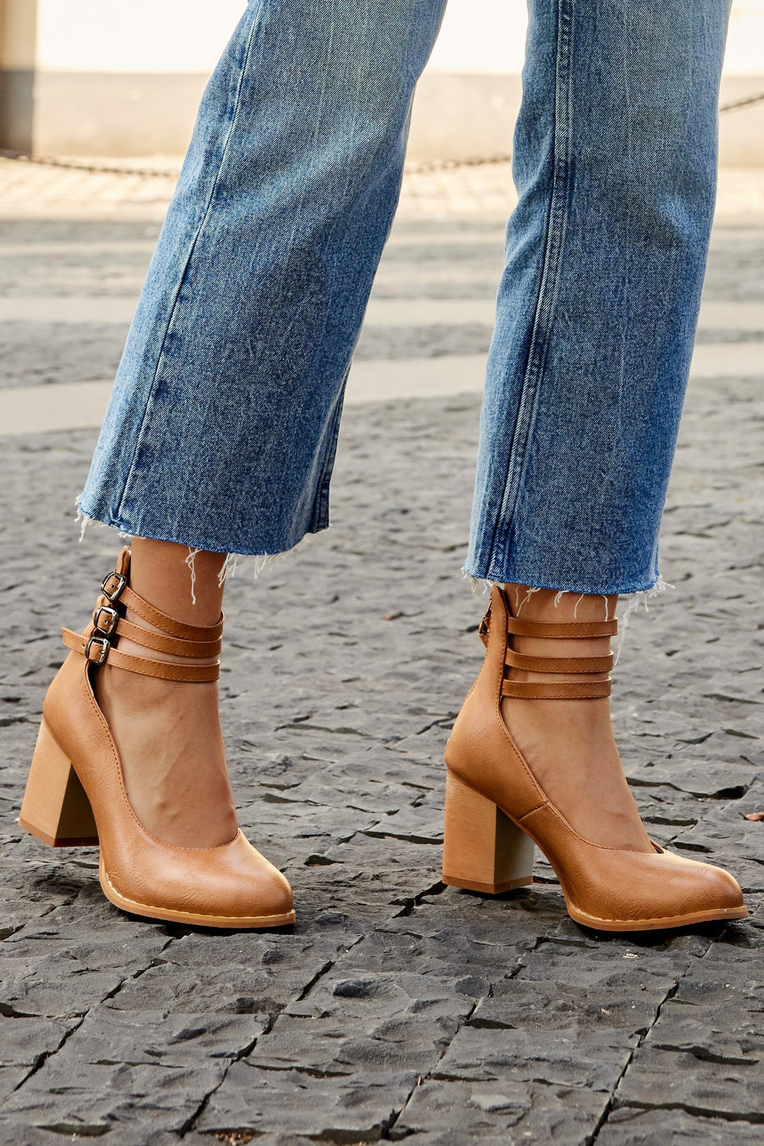 DAHLIA – TRIPLE STRAP BLOCK HEEL