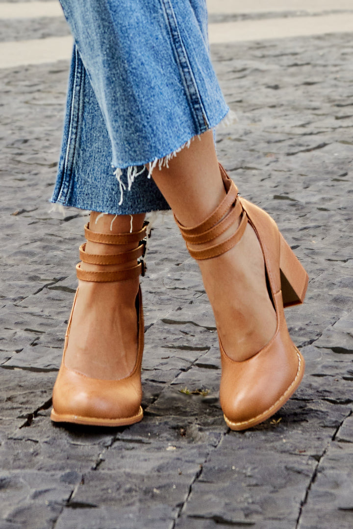 DAHLIA – TRIPLE STRAP BLOCK HEEL